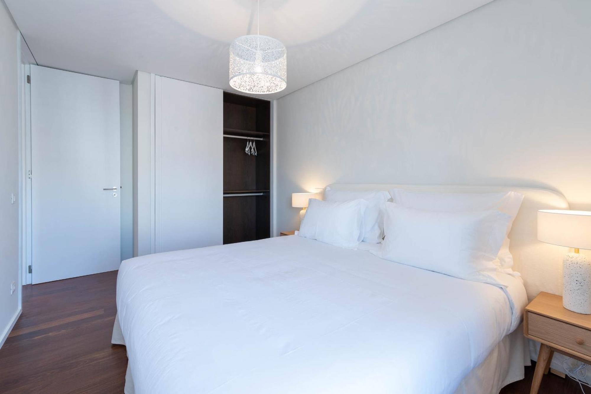 Cedofeita Sunny Apartment - Balcony & Parking ポルト エクステリア 写真